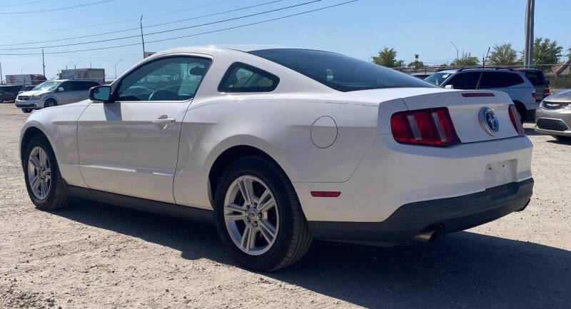 2011 Ford Mustang V6