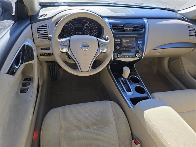 2013 Nissan Altima Sedan SV photo 23