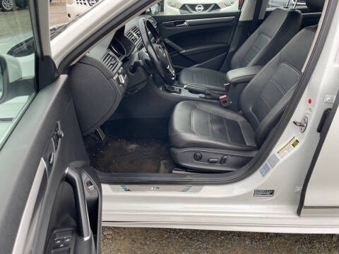 2017 Volkswagen Passat 1.8T R-Line