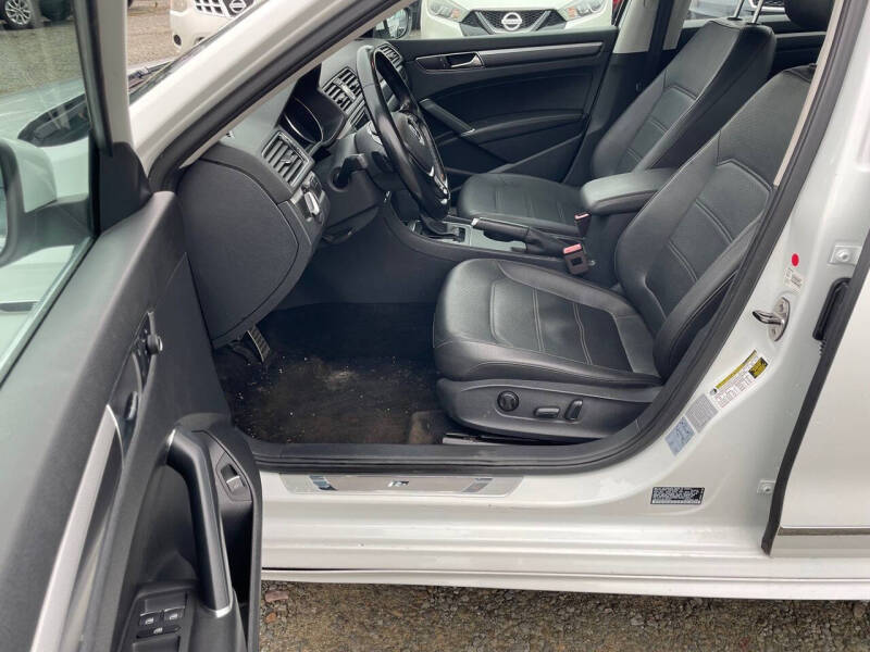 2017 Volkswagen Passat 1.8T R-Line