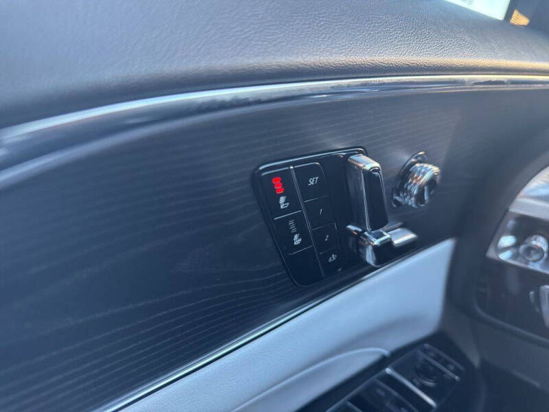 2024 Cadillac LYRIQ Luxury 1