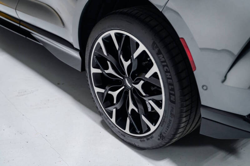 2023 Aston Martin DBX 707