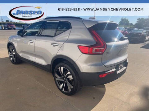 2025 Volvo XC40 B5 Plus Dark Theme