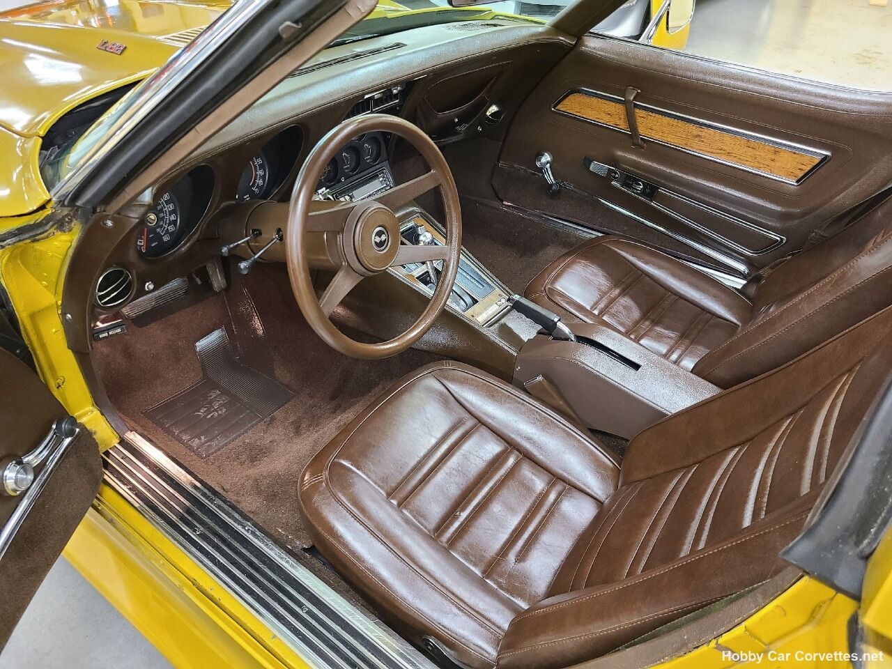 1976 Chevrolet Corvette 11