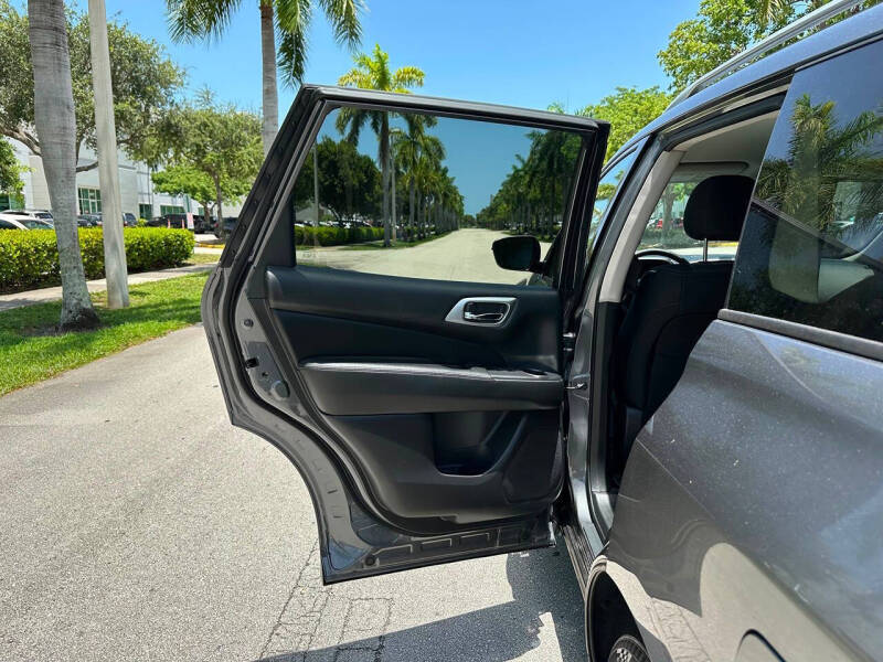 2019 Nissan Pathfinder SV