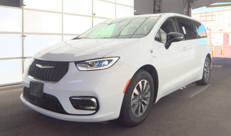 2024 Chrysler Pacifica Plug-In Hybrid Select