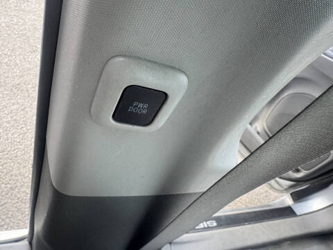 2015 Toyota Sienna LE 7-Passenger Auto Access Seat