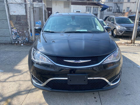 2020 Chrysler Pacifica for sale at Luxury 1 Auto Sales Inc in Brooklyn NY