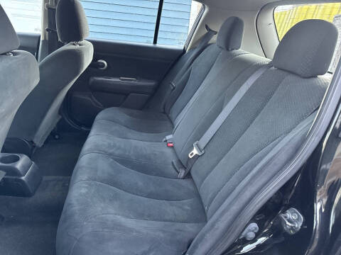 2011 Nissan Versa 1.8 S