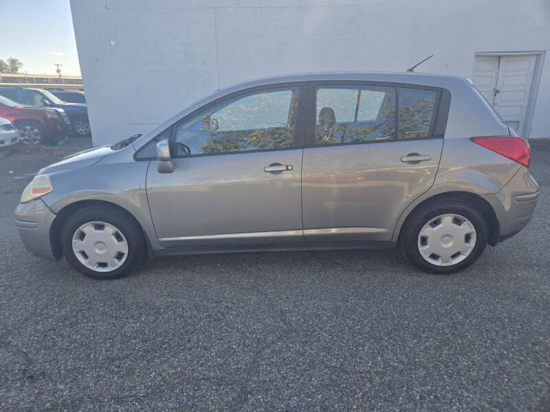 2007 Nissan Versa S's photo