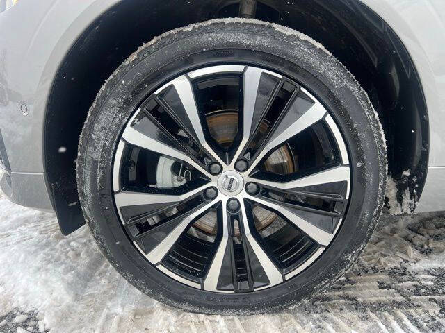 2025 Volvo XC60 B5 Plus Dark Theme