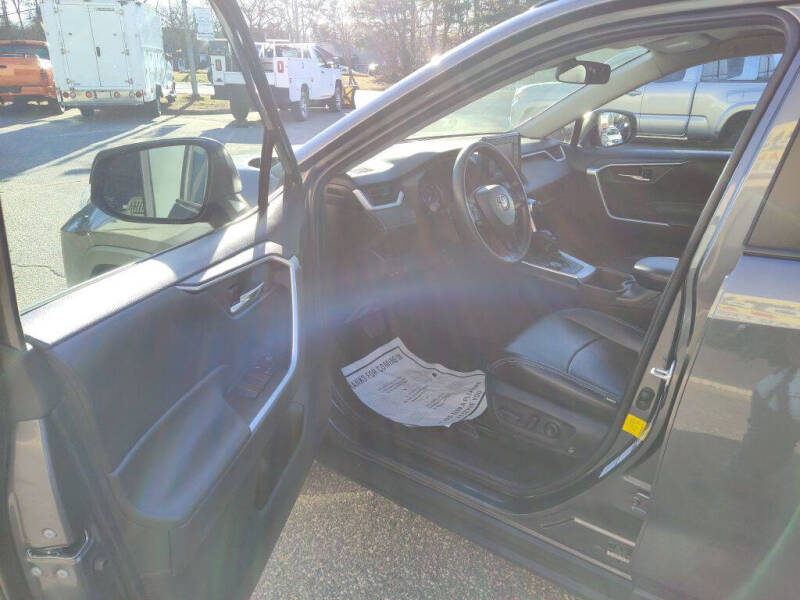 2022 Toyota RAV4 Hybrid XLE