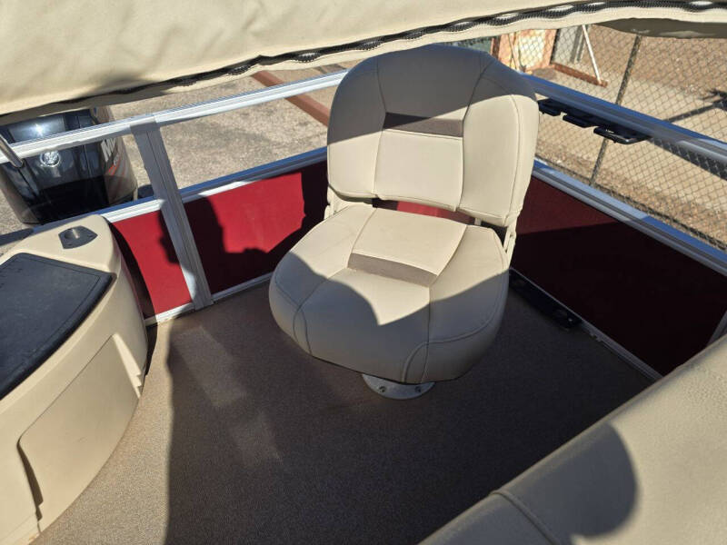 2018 Sun Tracker FISHING BARGE 20 DLX