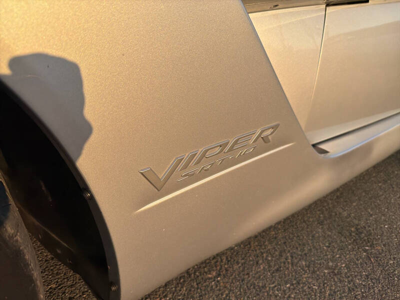 2004 Dodge Viper SRT-10