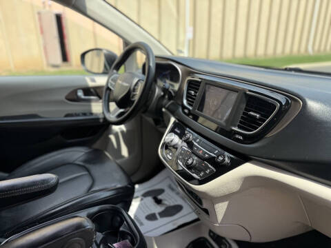 2020 Chrysler Voyager LXi