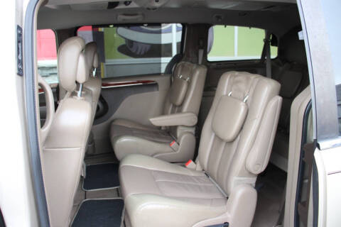 2013 Chrysler Town and Country Limited