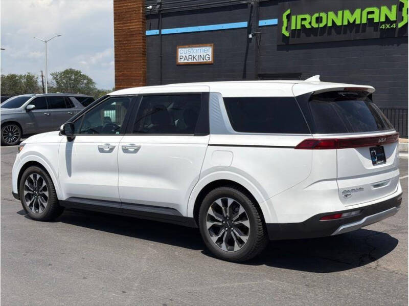 2022 Kia Carnival EX