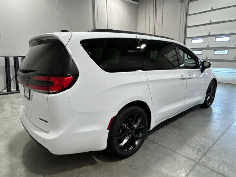 2027 Chrysler Pacifica Limited