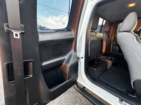 2017 Toyota Tacoma SR