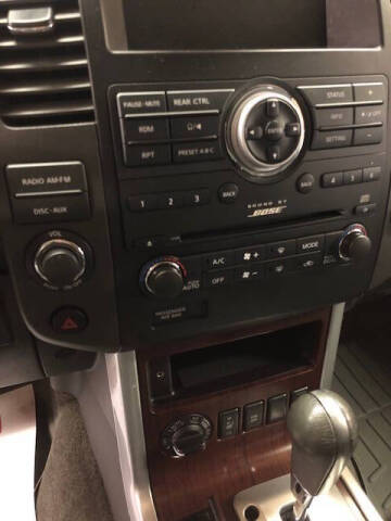 2011 Nissan Pathfinder LE