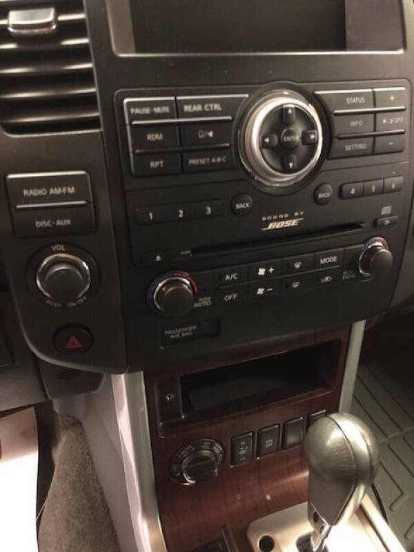 2011 Nissan Pathfinder LE