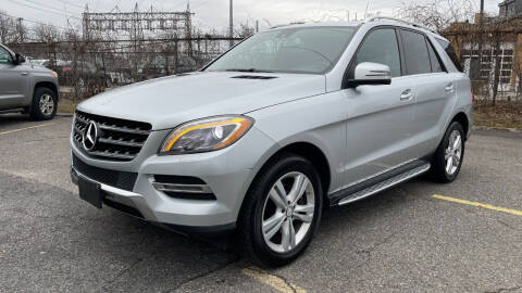 2013 Mercedes-Benz M-Class for sale at ANDONI AUTO SALES in Worcester MA