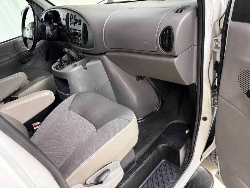 2001 Ford E-Series E-350 SD XLT