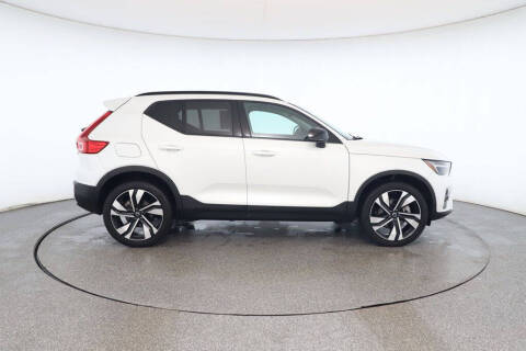 2024 Volvo XC40 B5 Plus Dark Theme