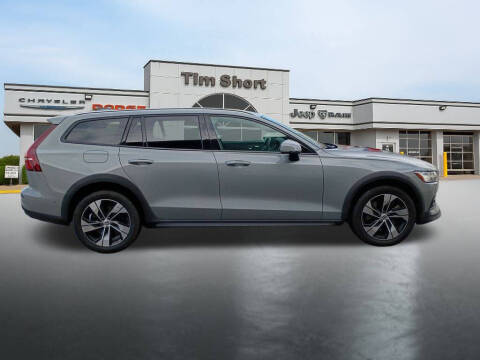 2025 Volvo V60 Cross Country B5 Plus