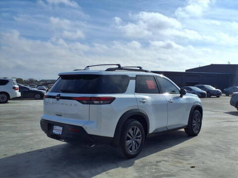 2025 Nissan Pathfinder SV