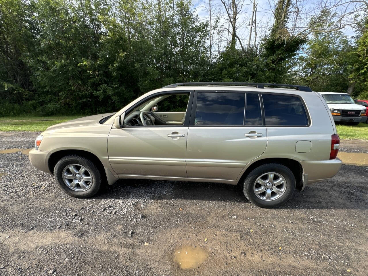 2005 Toyota Highlander for sale at Race Automotive INC in Williamson, NY