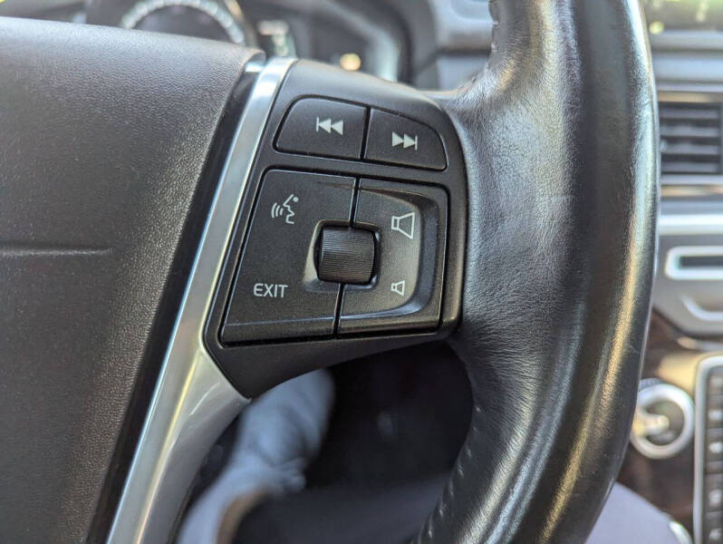 2016 Volvo XC70 T5 Classic Platinum