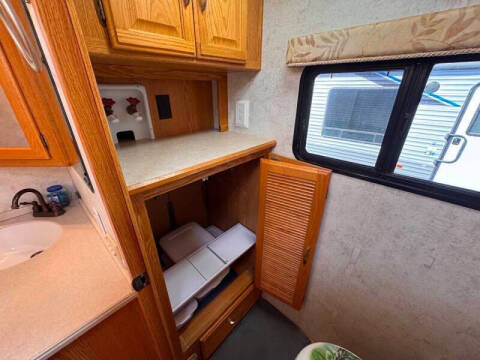 2004 Freightliner XC Chassis