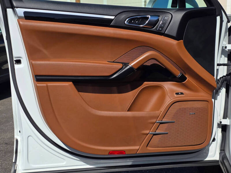 2016 Porsche Cayenne S E-Hybrid