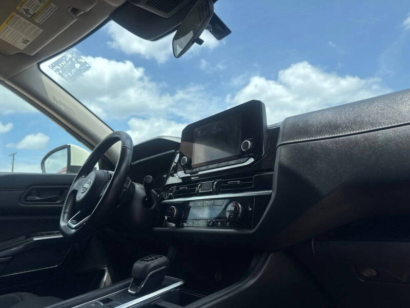 2023 Nissan Pathfinder SV