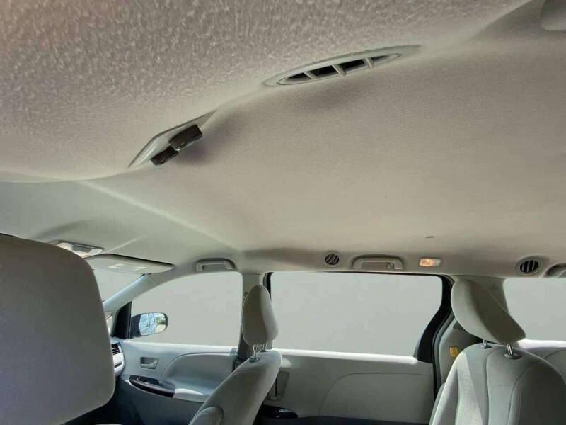 2012 Toyota Sienna Base 7-Passenger