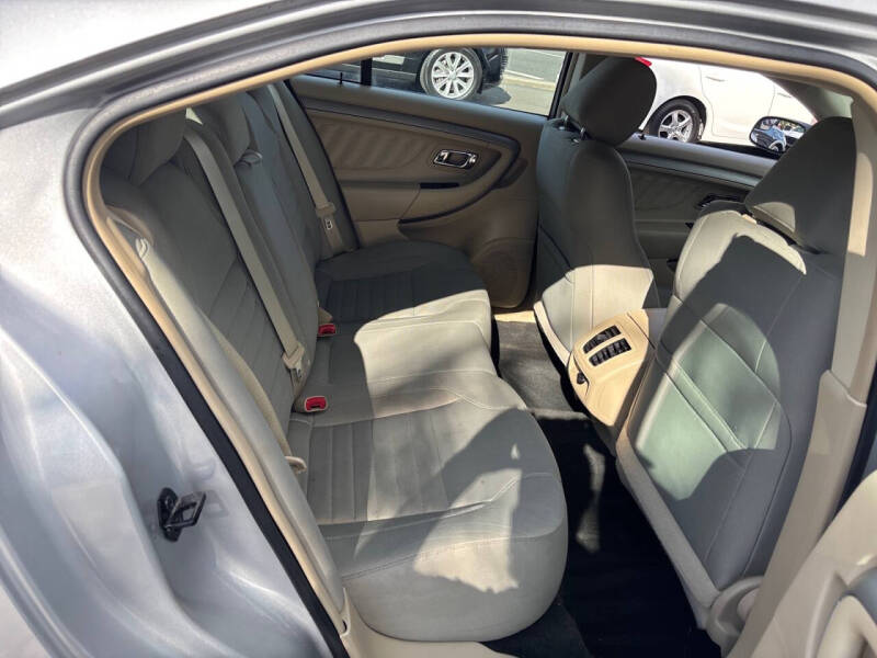 2013 Ford Taurus SE