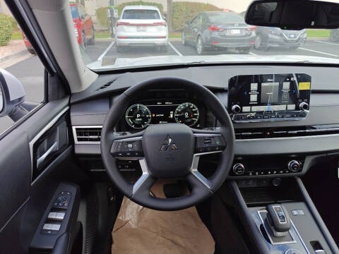 2025 Mitsubishi Outlander PHEV SE