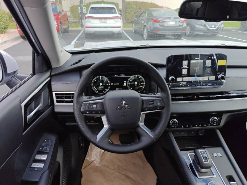 2025 Mitsubishi Outlander PHEV SE