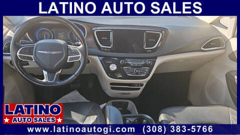 2017 Chrysler Pacifica Touring-L