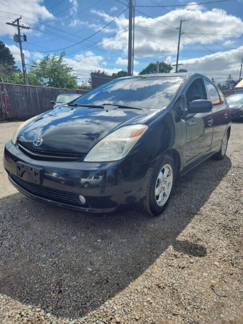 2004 Toyota Prius for sale at BENCHMARK AUTO SALES in Parkland, WA