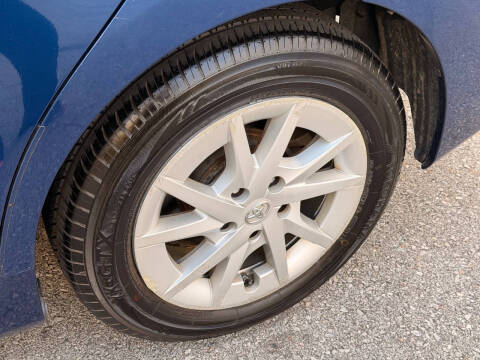 2013 Toyota Prius v Five