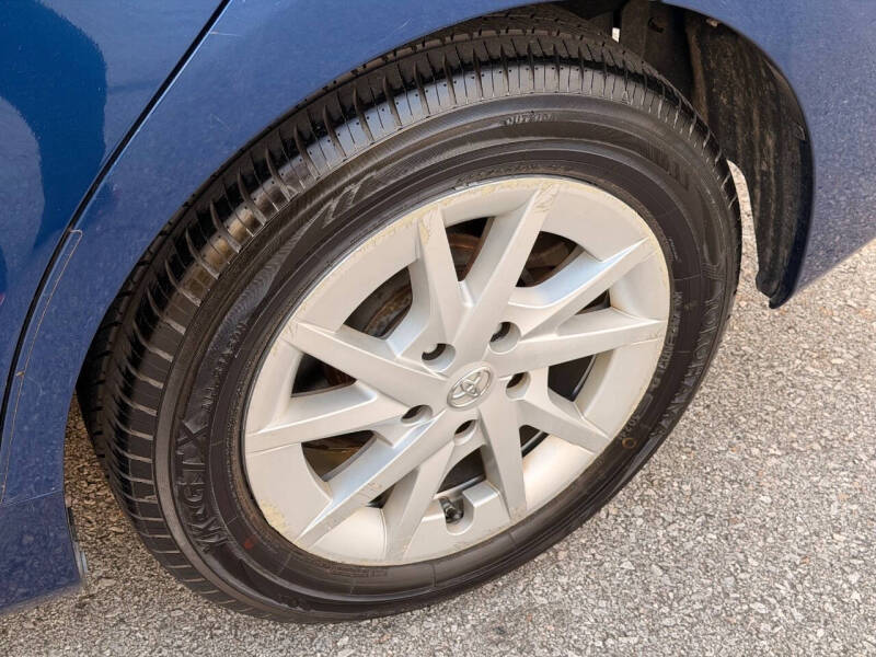 2013 Toyota Prius v Five