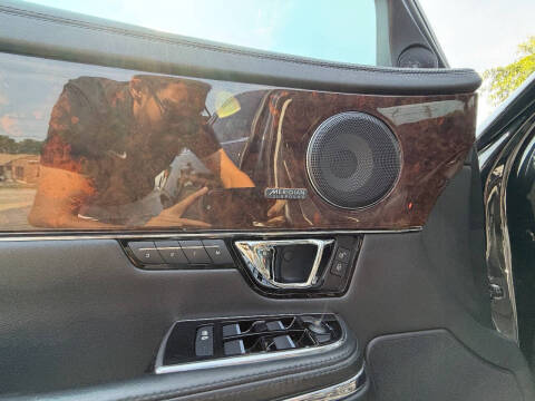 2016 Jaguar XJ R-Sport