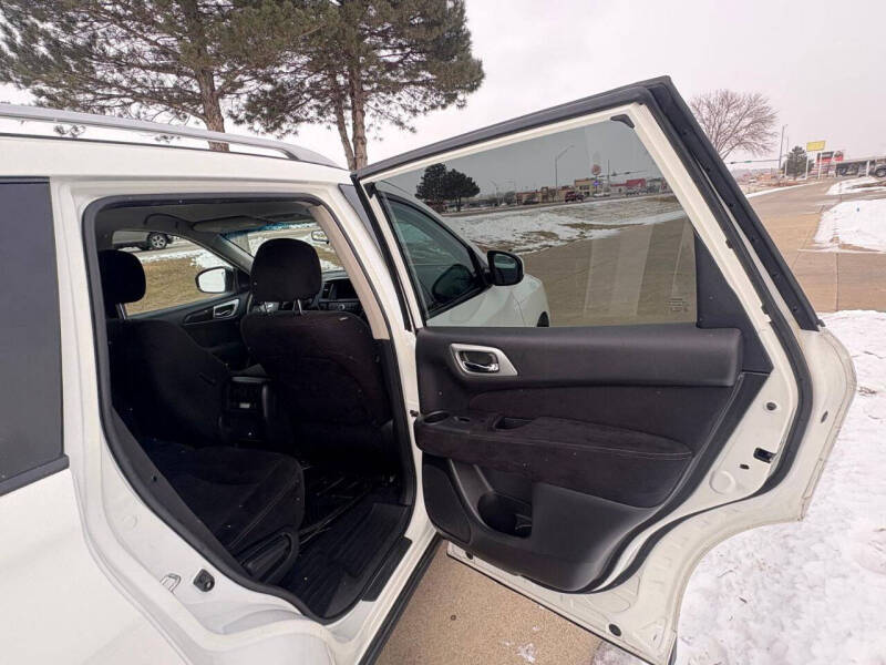 2016 Nissan Pathfinder S