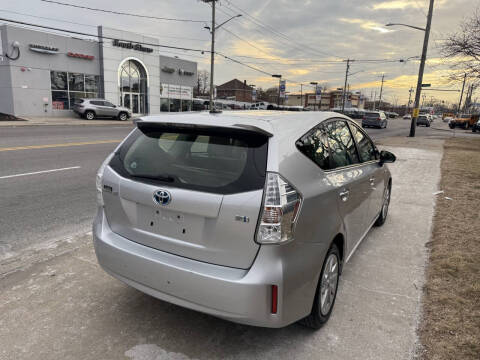 2012 Toyota Prius v Five