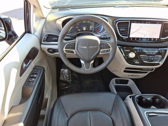 2024 Chrysler Pacifica Plug-In Hybrid Select