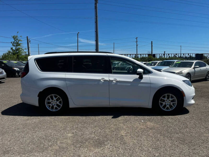 2020 Chrysler Voyager LXi