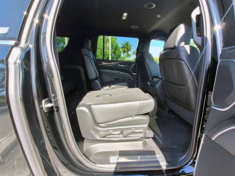 2022 Cadillac Escalade ESV Luxury