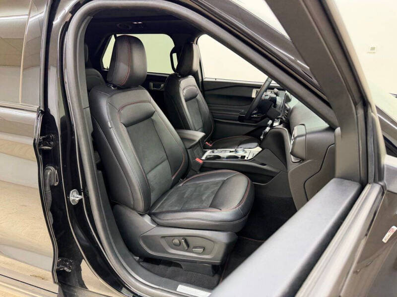 2024 Ford Explorer ST-Line